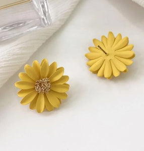 Petal Studs - Yellow