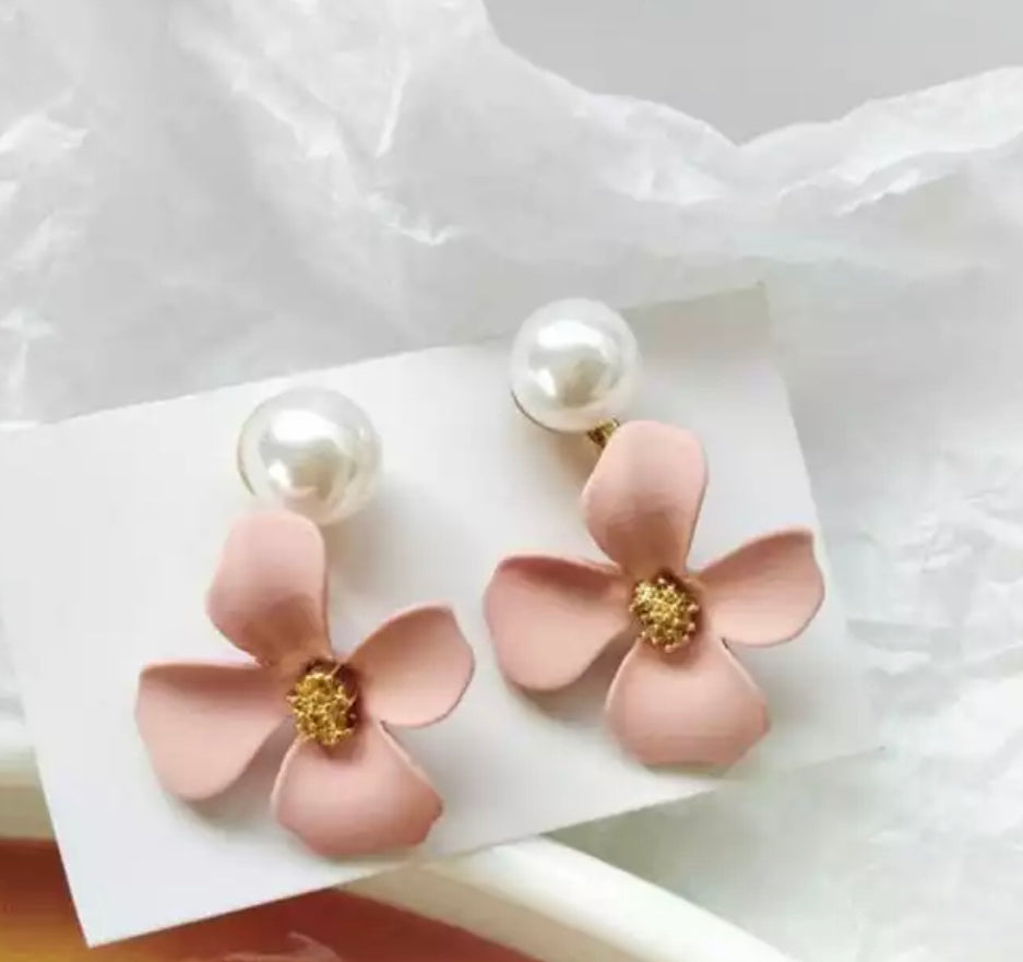Soft Pink Flower Pearl Drop